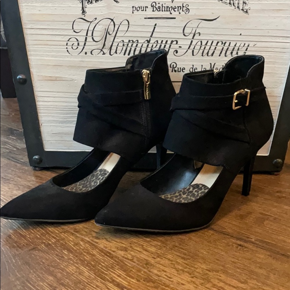 BCBGeneration Black Lemie Pumps